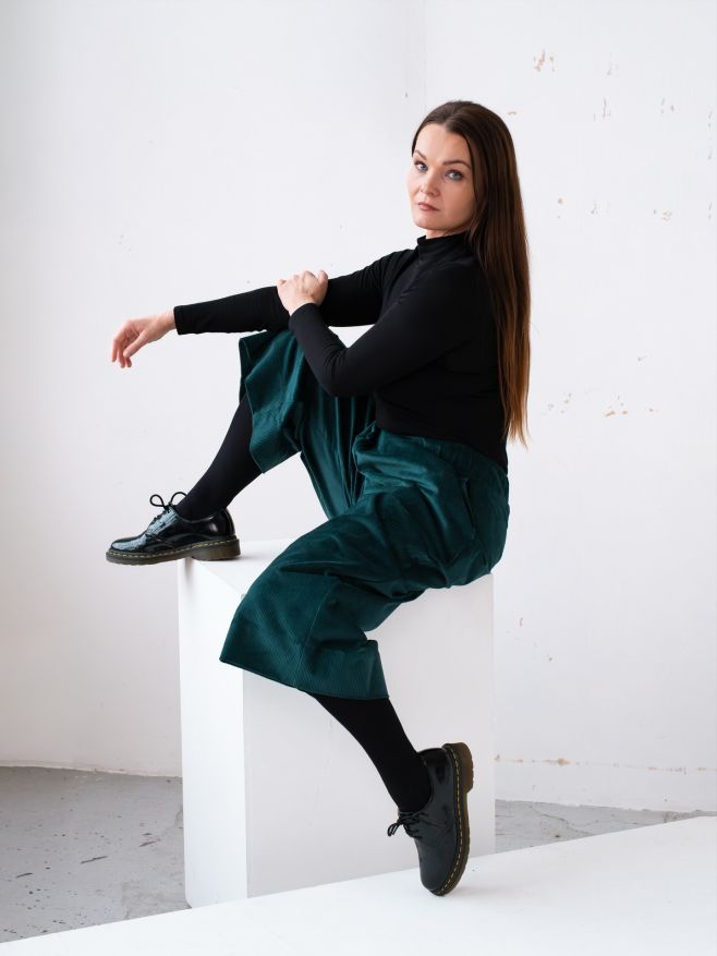 DEEP EMERALD Soudě podle objednávek, tahle barva manšestrových culottek vás fakt bere — a kdo by se tomu divil? Je prostě...